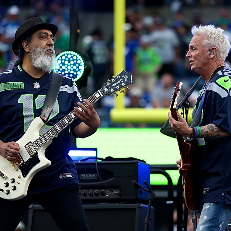 See Soundgarden’s Surviving Members Perform Halftime at Seahawks Game