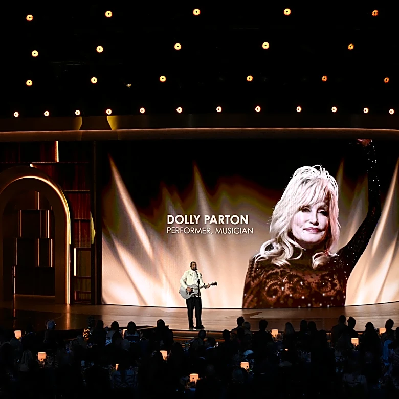 Catherine O’Hara, Rob Reiner, Hayden Panettiere, Tim Curry, James Van Der Beek, More Remembered at Emmys