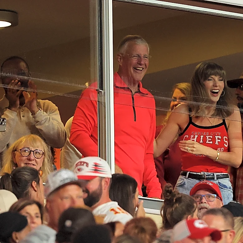 Taylor Swift Celebrates Travis Kelce’s First Touchdown of the Season: ‘That’s My Husband!’