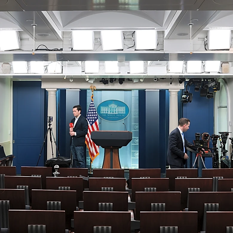 White House Defies Court Order, Continues Enforcing Media Ban
