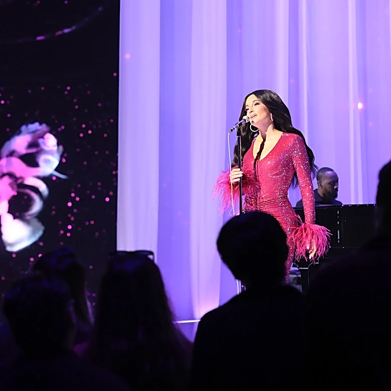 Kacey Musgraves Pays Tribute to Dolly Parton With ‘I Will Always Love You’ at MTV VMAs