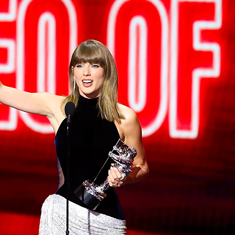 Taylor Swift Pays Tribute to Dolly Parton While Accepting Video of the Year Award at 2026 VMAs