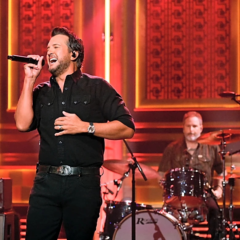 Watch Luke Bryan Showcase ‘Signs’ on ‘Fallon’