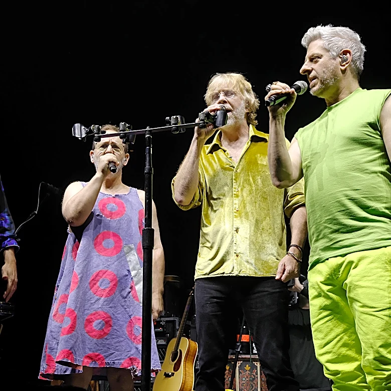 See Madison Square Garden Ushers Vibe-Dance to Celebrate Phish’s 100th Booking at Legendary Venue