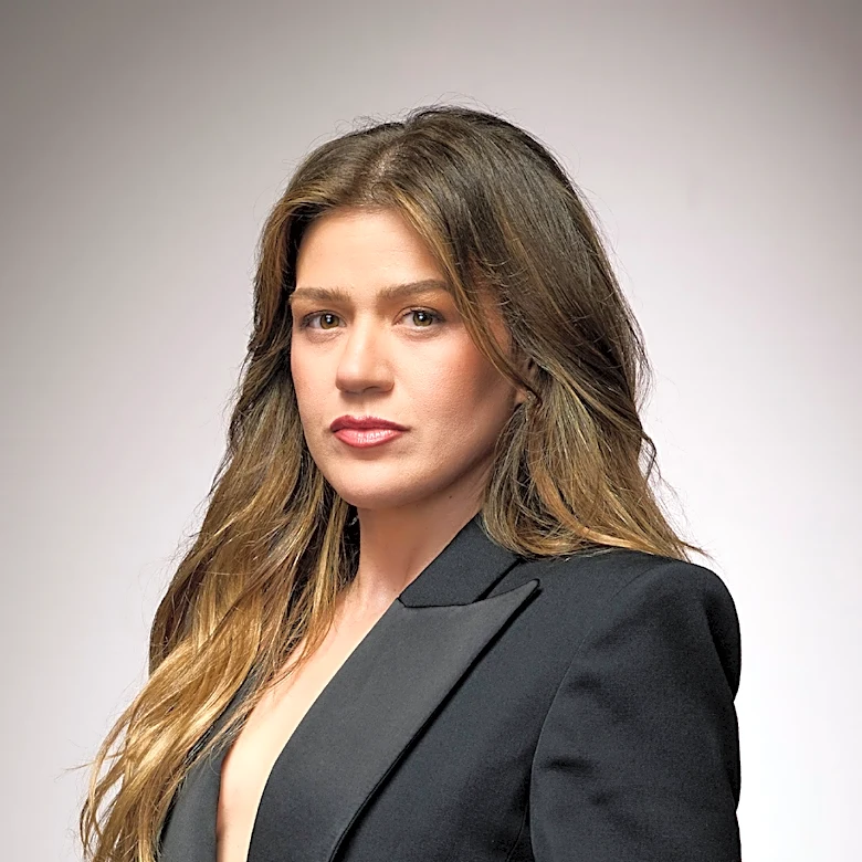 Kelly Clarkson Responds to Brooklyn Store After They Refute Her Bad Shopping Experience