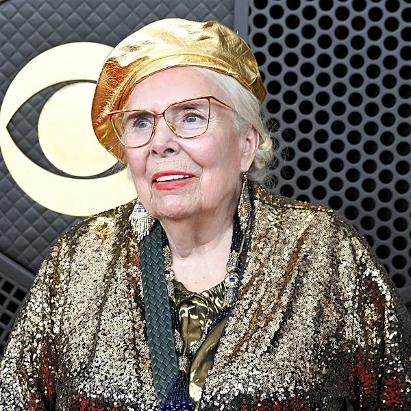 Joni Mitchell Becomes a U.S. Citizen: ‘A Journey That Began 62 Years Ago’
