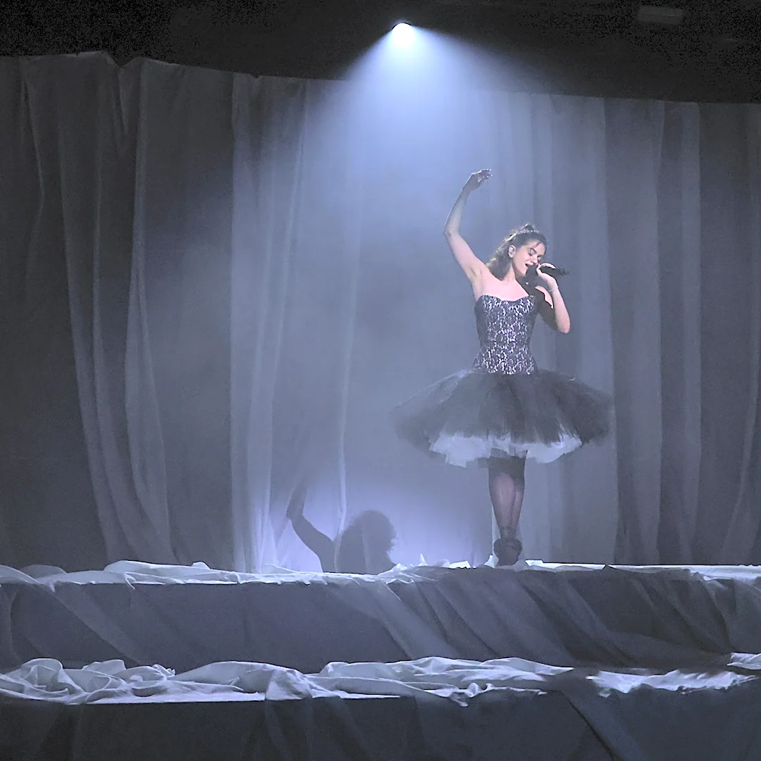 ‘It’s a Magic Trick’: Ballerinas Weigh In on Gravity-Defying Rosalía Performance