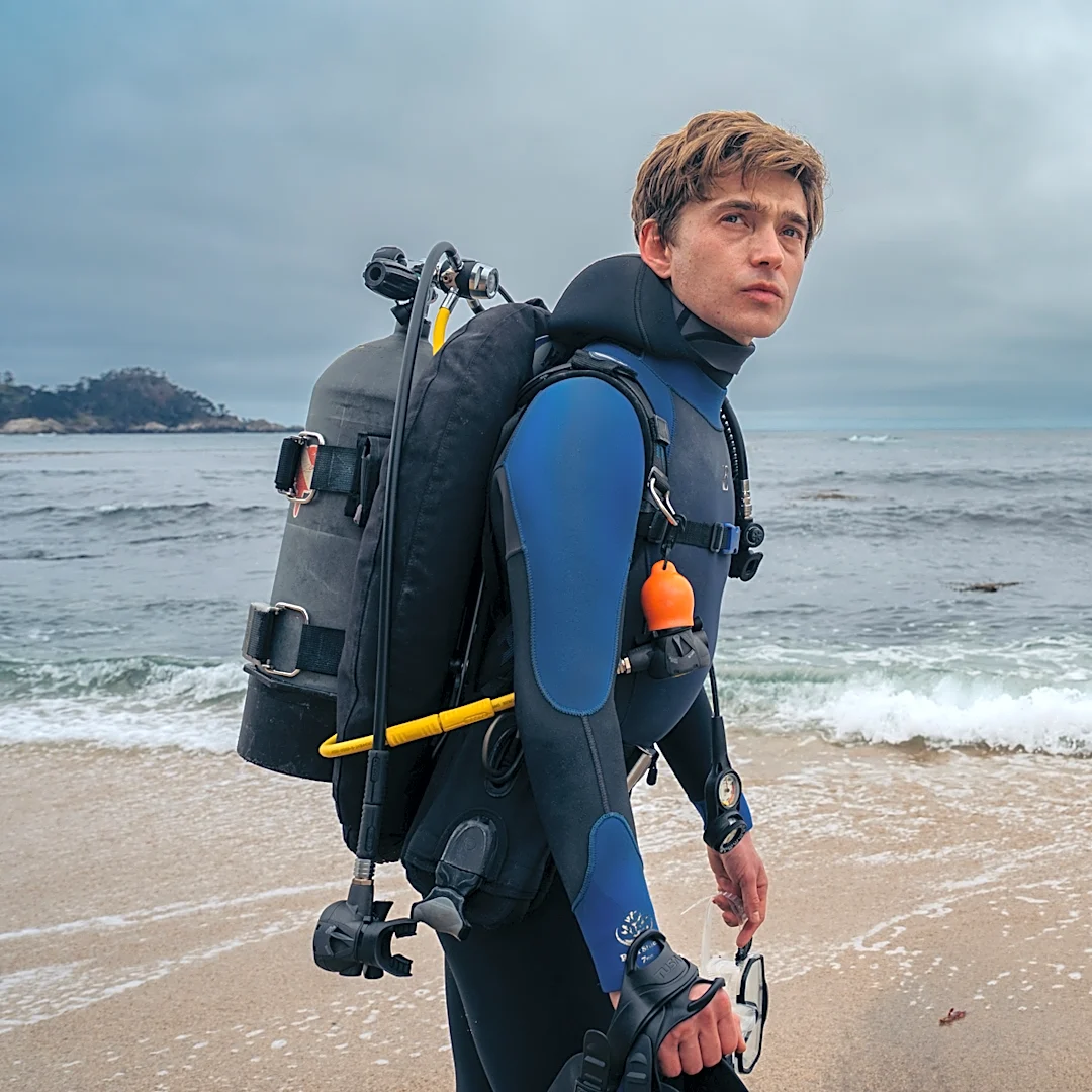Austin Abrams Has Had an Autumn From Hell. It’s Made Him a Star