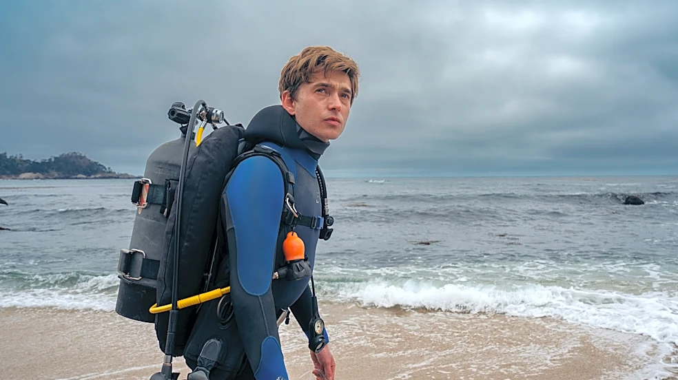 Austin Abrams Has Had an Autumn From Hell. It’s Made Him a Star