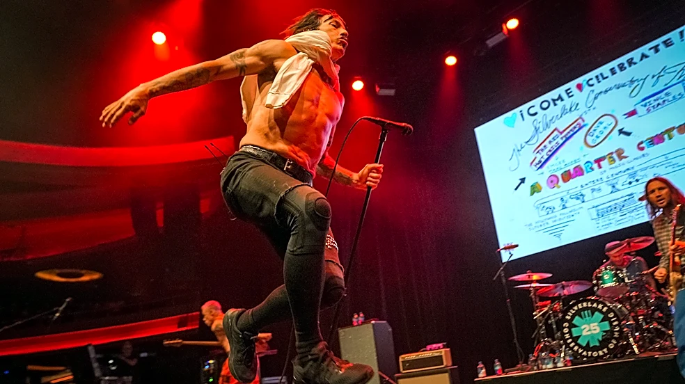 See Red Hot Chili Peppers, Dave Grohl Perform at Silverlake Conservatory’s 25th Anniversary Show