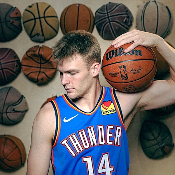Thunder rookie Bennett Stirtz chooses familiar jersey number in NBA