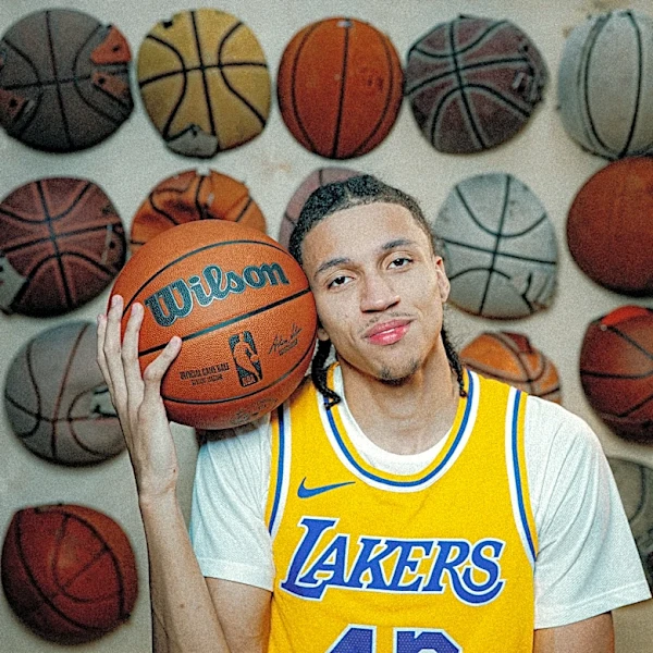 Lakers' Cameron Carr honors family with jersey number selection