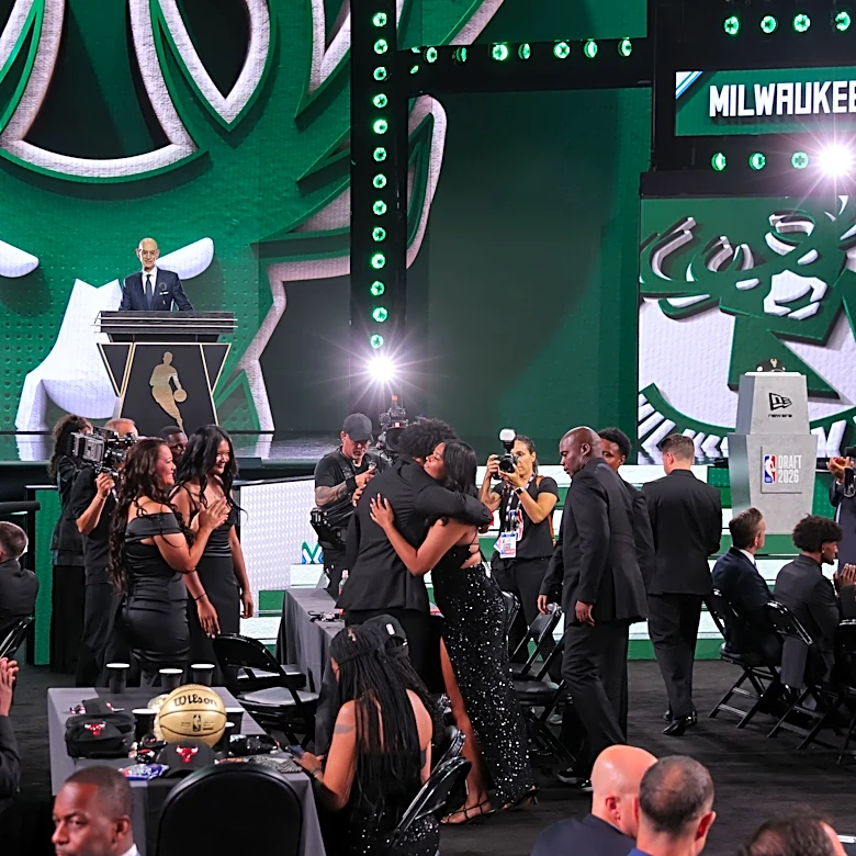 5 fun facts: Get to know Bucks' Brayden Burries before rookie season