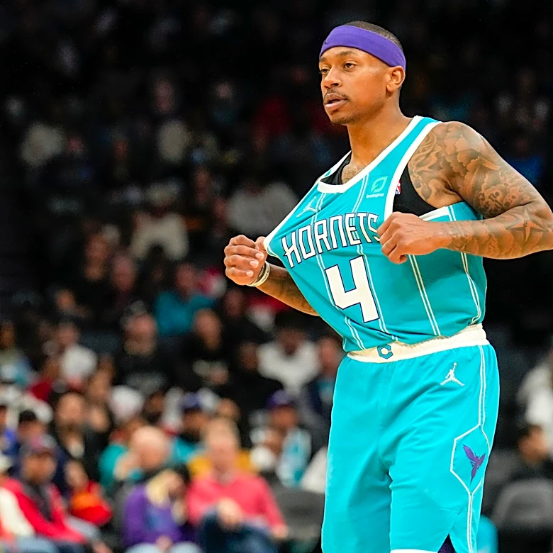 Charlotte Hornets jersey history No. 4 Isaiah Thomas 2021-2022