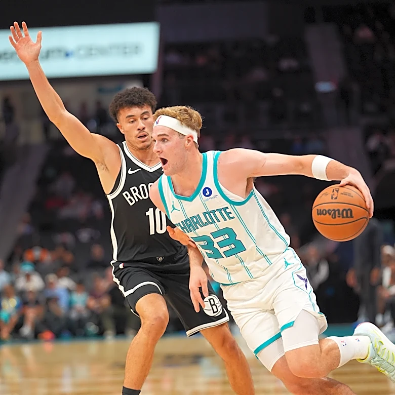 Hornets forward Liam McNeeley praises new teammates after preseason opener