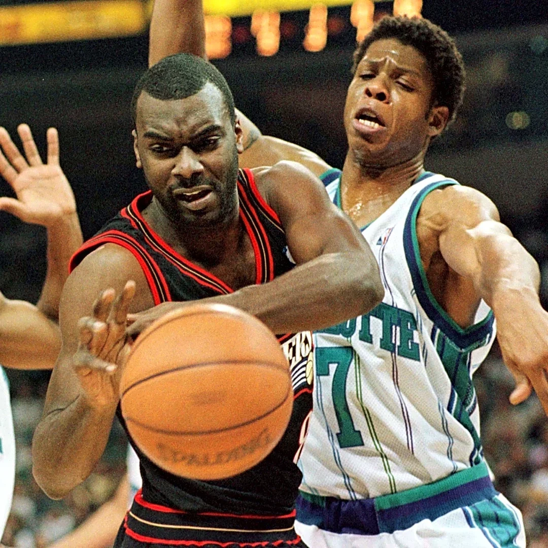 Charlotte Hornets jersey history No. 7 J.R. Reid 1997-1999