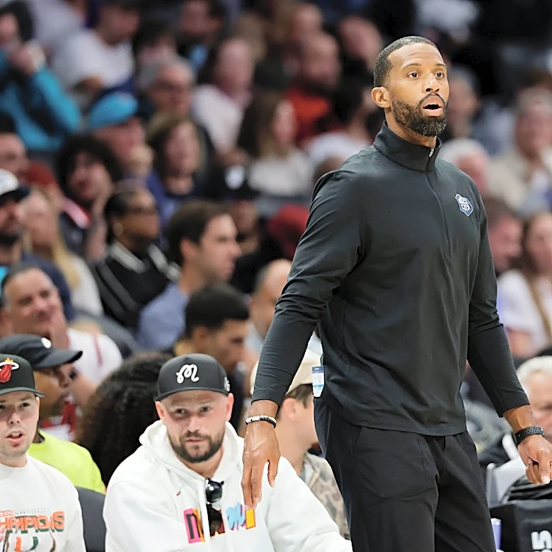Hornets' head coach Charles Lee had the best response to boos from fans