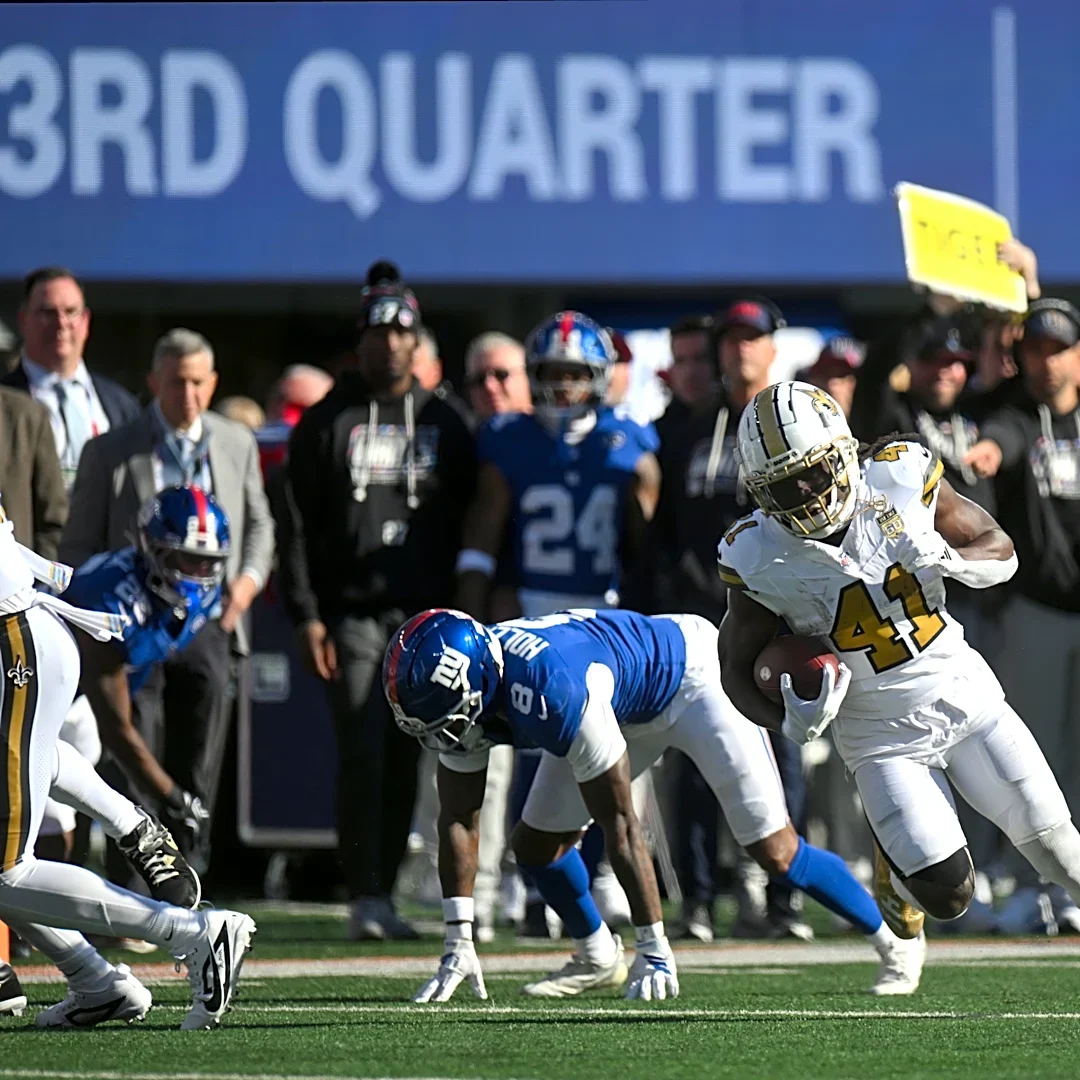 WATCH: Alvin Kamara scores historic touchdown on vintage play