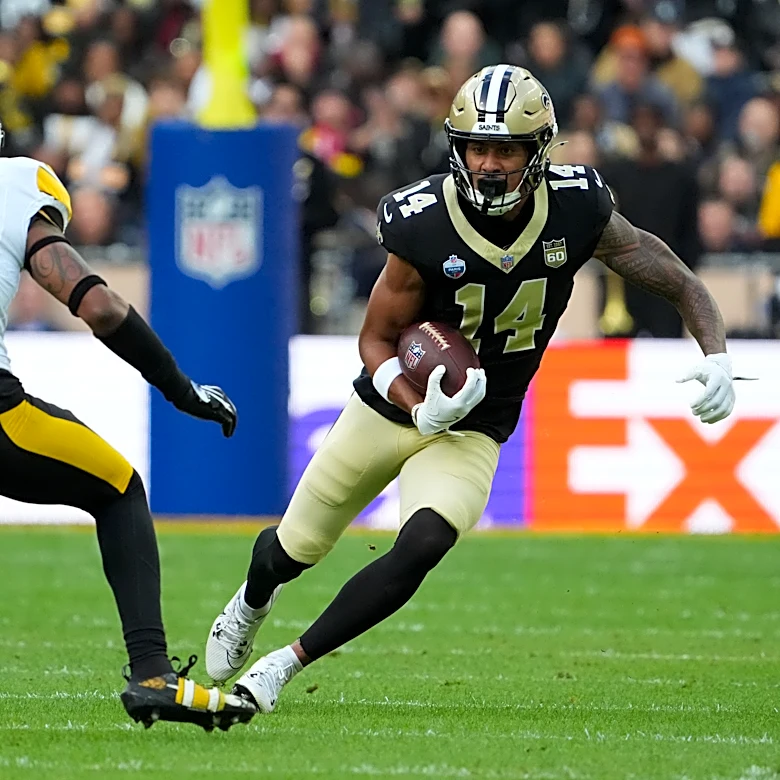 WATCH: Devaughn Vele catches fourth-quarter TD pass from Tyler Shough