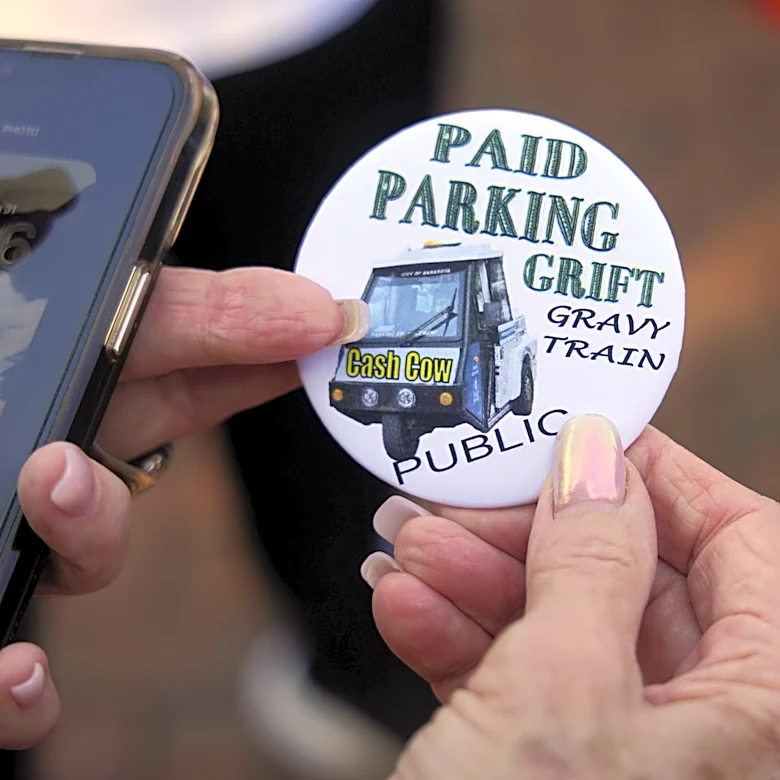 Sarasota parking debate erupts as commission allows comments