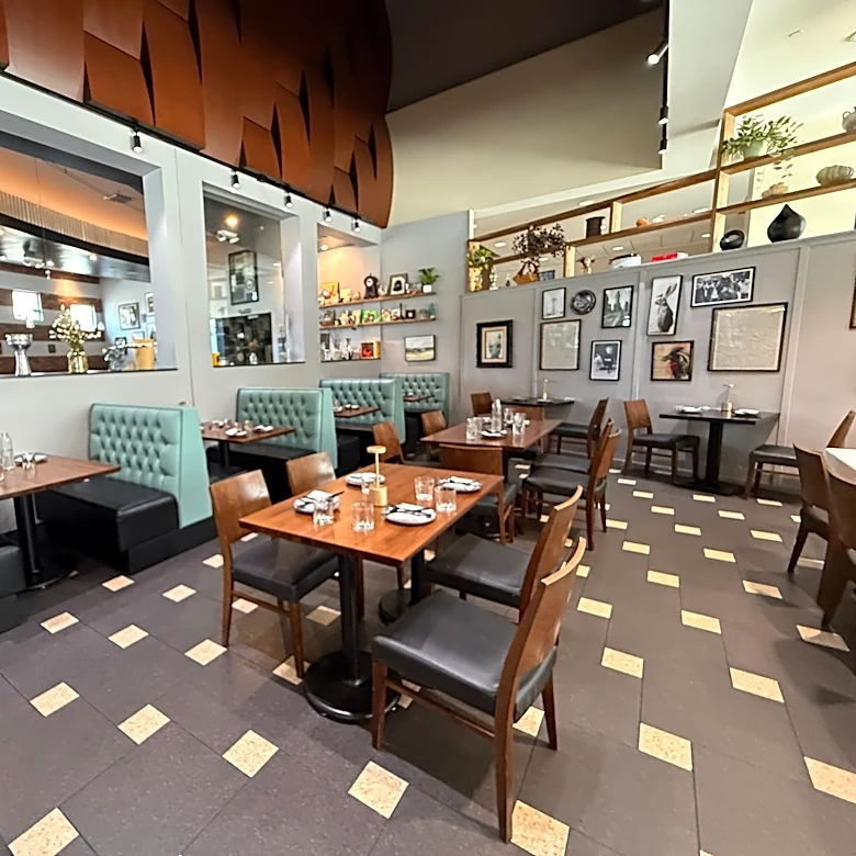 New restaurant and nightspot opens in Fork & Hen’s Sarasota space