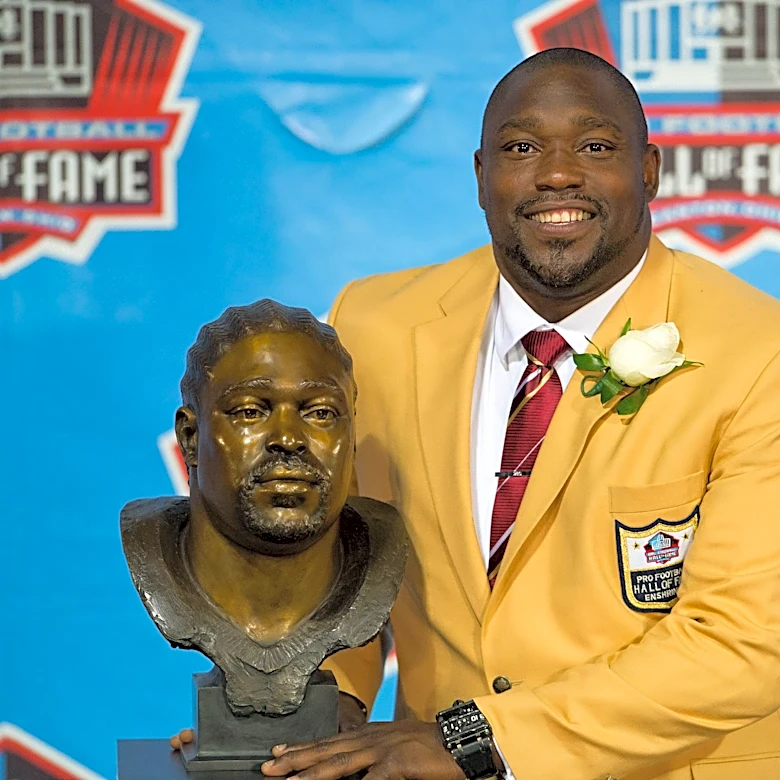 EX-NFL star Warren Sapp disrupts Florida city council meeting, cops say