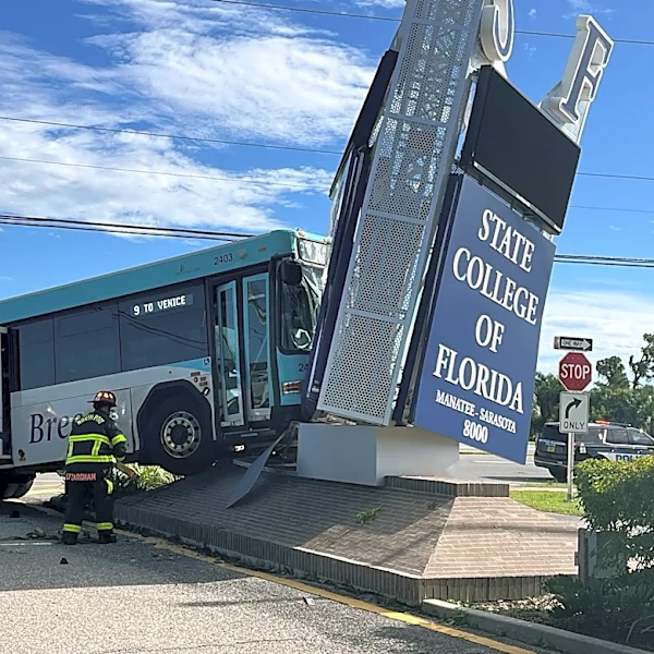 Bus hits college sign in Sarasota County, 7 report injuries