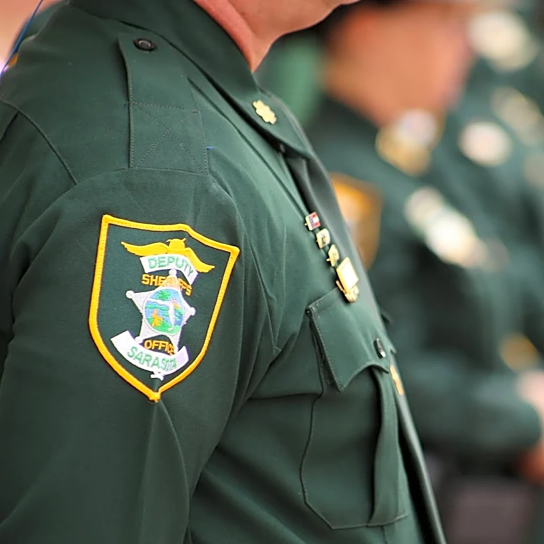 Sarasota deputy shoots man who fired at deputies, authorities say