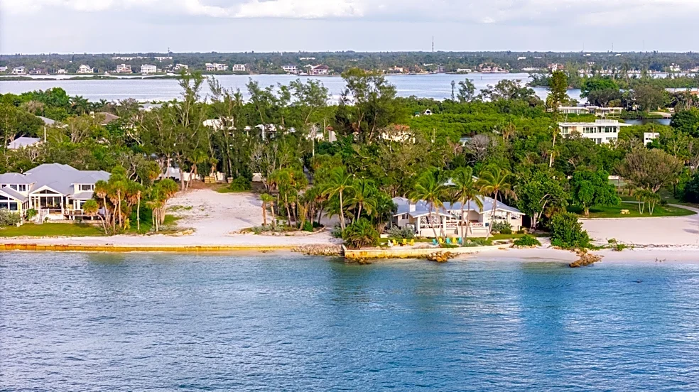 Luxury sales, lower inventory define Sarasota market as quarter ends
