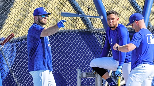 Dodgers place Max Muncy on injured list with oblique strain