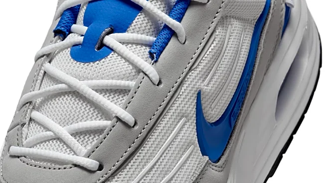 New Kentucky-themed Nike shoes released