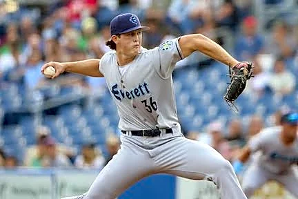 Mariners’ Ryan Sloan: Quickly Climbing the Ladder in Pro Baseball