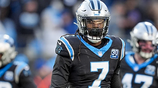 Report: Jadeveon Clowney leaves Cowboys facility without contract for now