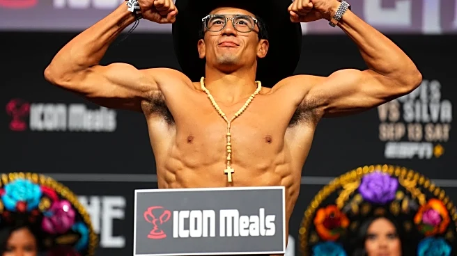 Highlights! 21-year-old Mexican sensation Santiago Luna scores monster debut knockout | Noche UFC 3