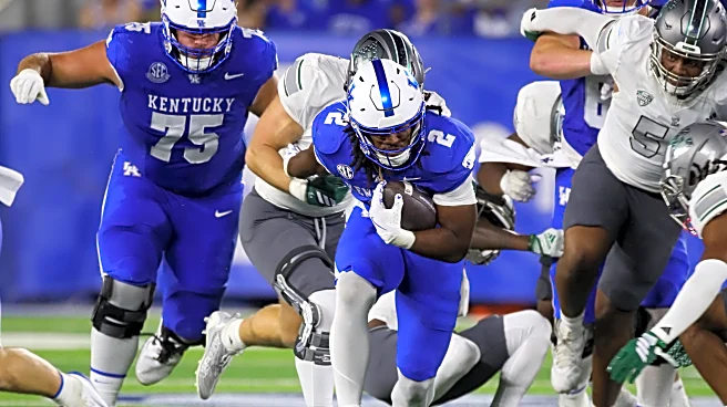 Kentucky RB Dante Dowdell suffers a thigh injury against Eastern Michigan