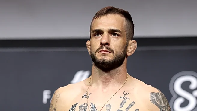 Bettors beware! UFC Rio fighter appears to have broken hand