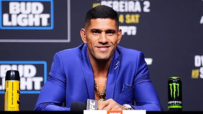 Paging Dr. ‘Poatan!’ Alex Pereira defies UFC doctors, removes boot off broken foot: ‘It could atrophy my foot’