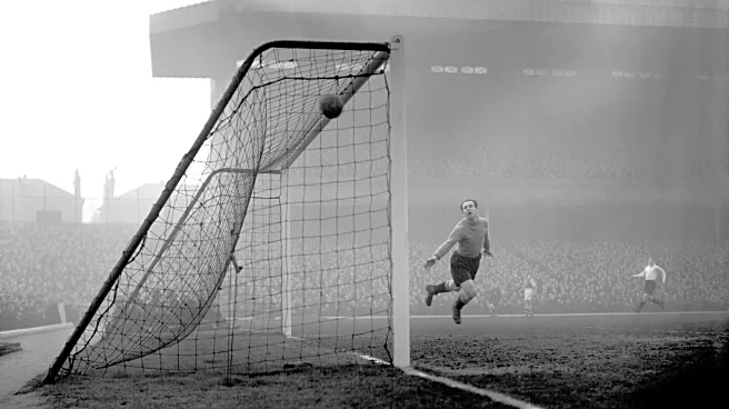 On This Day (3rd Nov 1937): Sunderland Hand Over Charity Shield After Defeat v City!