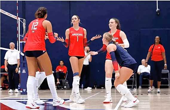 Arizona volleyball middle blocker Sydnie Vanek relishes role of hype woman