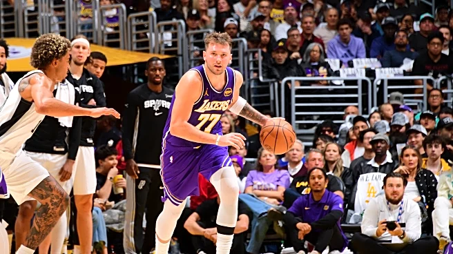 Lakers hang on late to beat Spurs