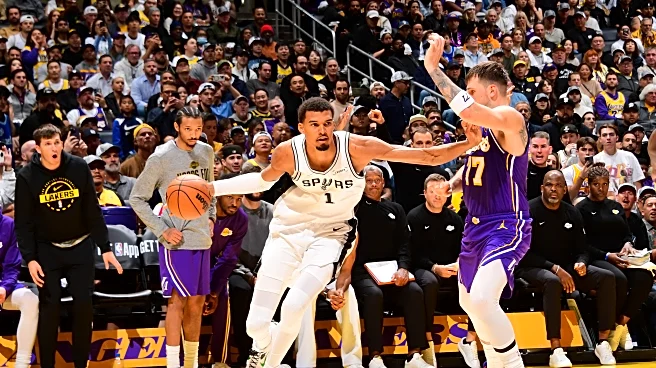 Spurs lose second straight in a bizarre game vs LA