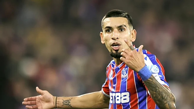 Deco ‘pushing’ to sign Daniel Muñoz for Barcelona