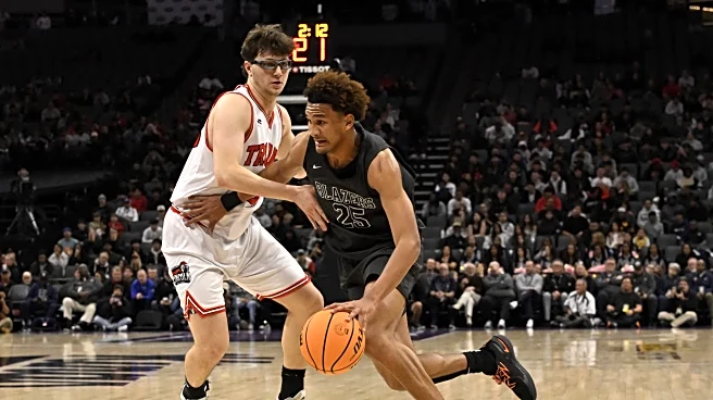 Maximo Adams commits to North Carolina