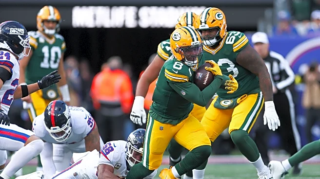Packers RB Josh Jacobs headed to locker room for injury vs. Giants
