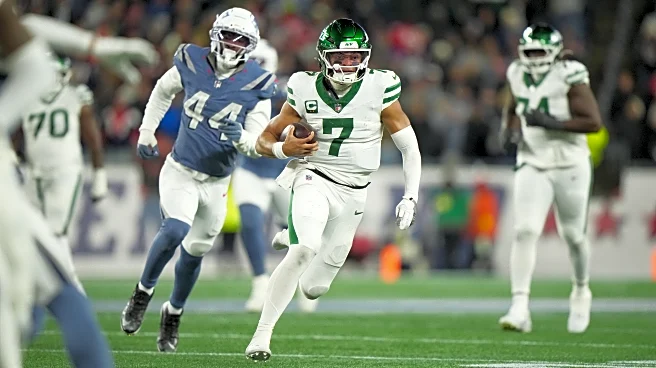 Jets bench starting quarterback after loss to Patriots