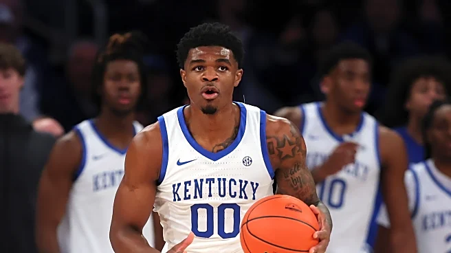 Kentucky players “barking” at each other in sideline huddle