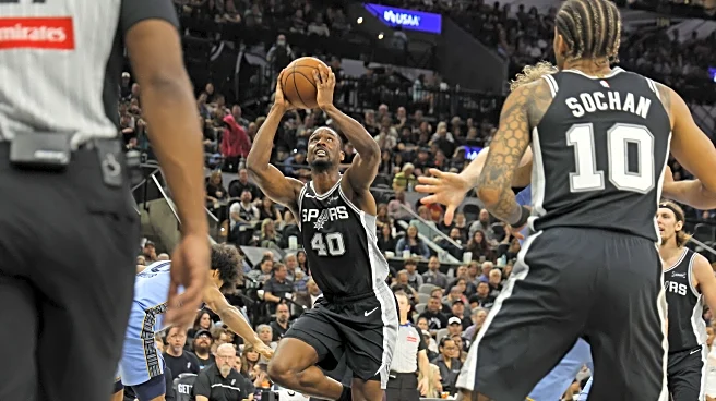 Spurs outlast Grizzlies behind Barnes’ late surge