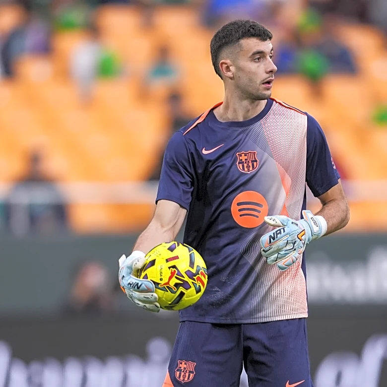 Joan Garcia spotted limping after Barcelona’s win over Real Betis