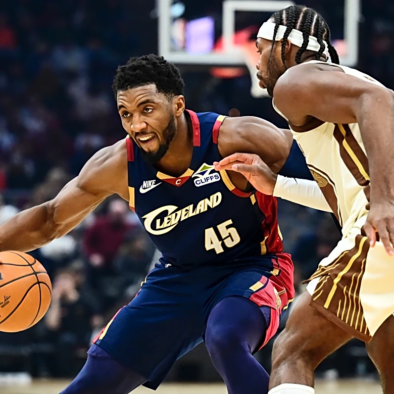 Cavs run out of gas, fall to Warriors 99-94