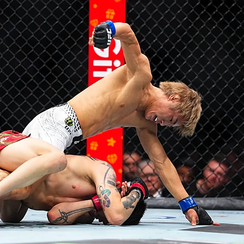 UFC 323 video: Tatsuro Taira stops Brandon Moreno with vicious ground and pound attack